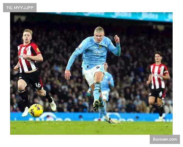 哈兰德点射失手后头球破门 展现射手调整能力